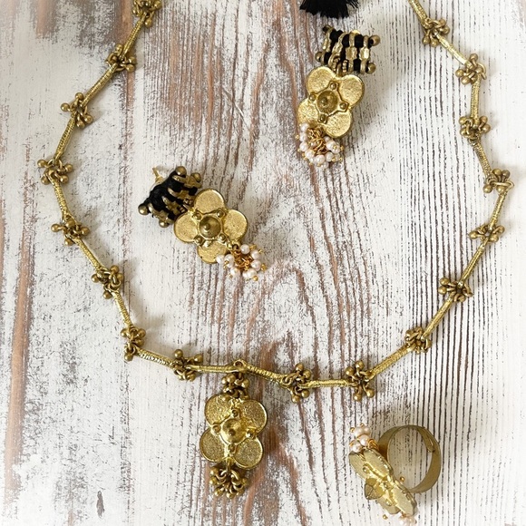 Boho Chic Flower Antique Gold Earrings - Picture 4 of 4